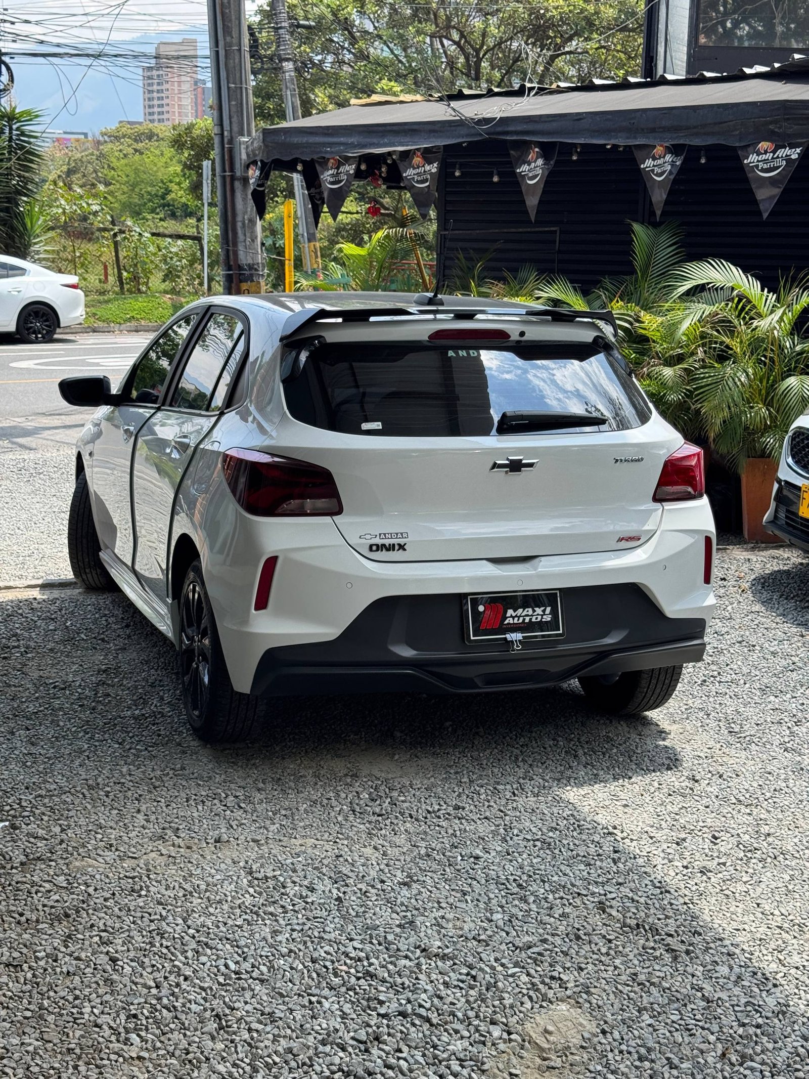 CHEVROLET ONIX RS MT HB
