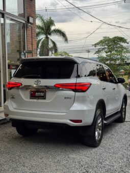 
										TOYOTA FORTUNER SRV 2.8 DIÉSEL 4X2 full									
