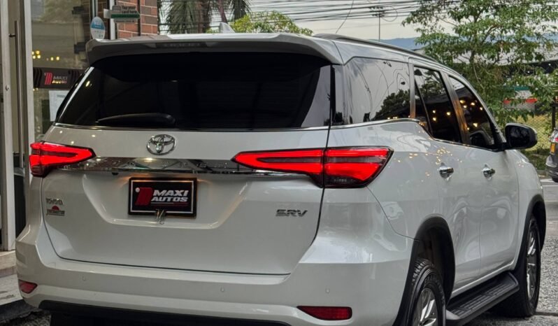 
								TOYOTA FORTUNER SRV 2.8 DIÉSEL 4X2 full									