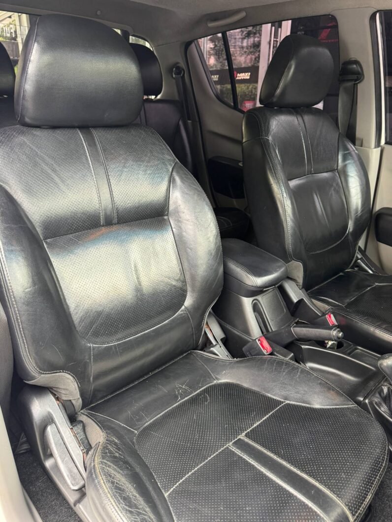 
								MITSUBISHI SPORTERO L200 MT 4X4 DIESEL full									
