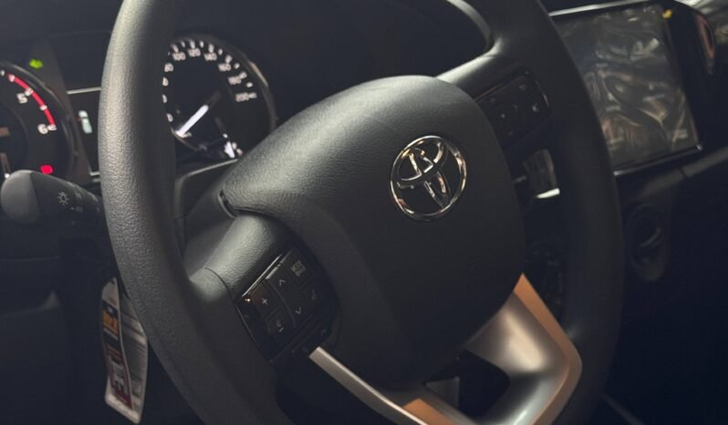 
								TOYOTA HILUX ESTACAS 2.4 MT 4X4 DIÉSEL full									