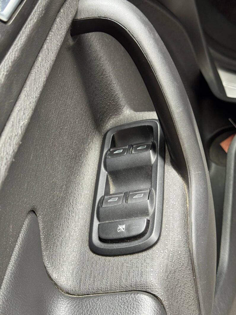 
								FORD FIESTA TITANIUM AT 1.6 full									