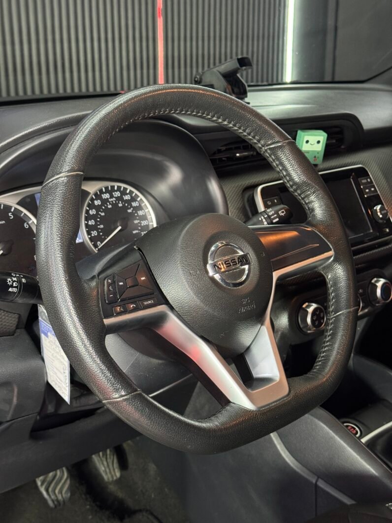
								NISSAN KICKS ADVANCE MT 1.6L 4X2 full									
