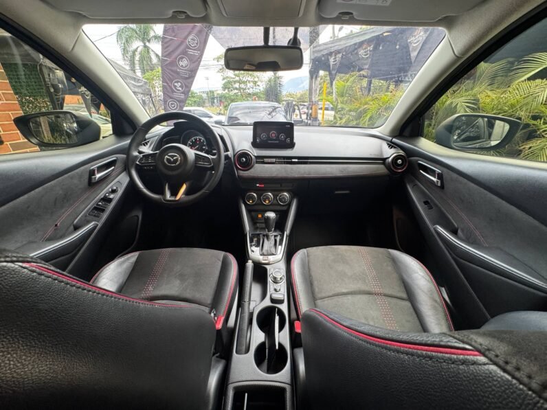 
								MAZDA 2 GRAND TOURING 1.5L AT full									