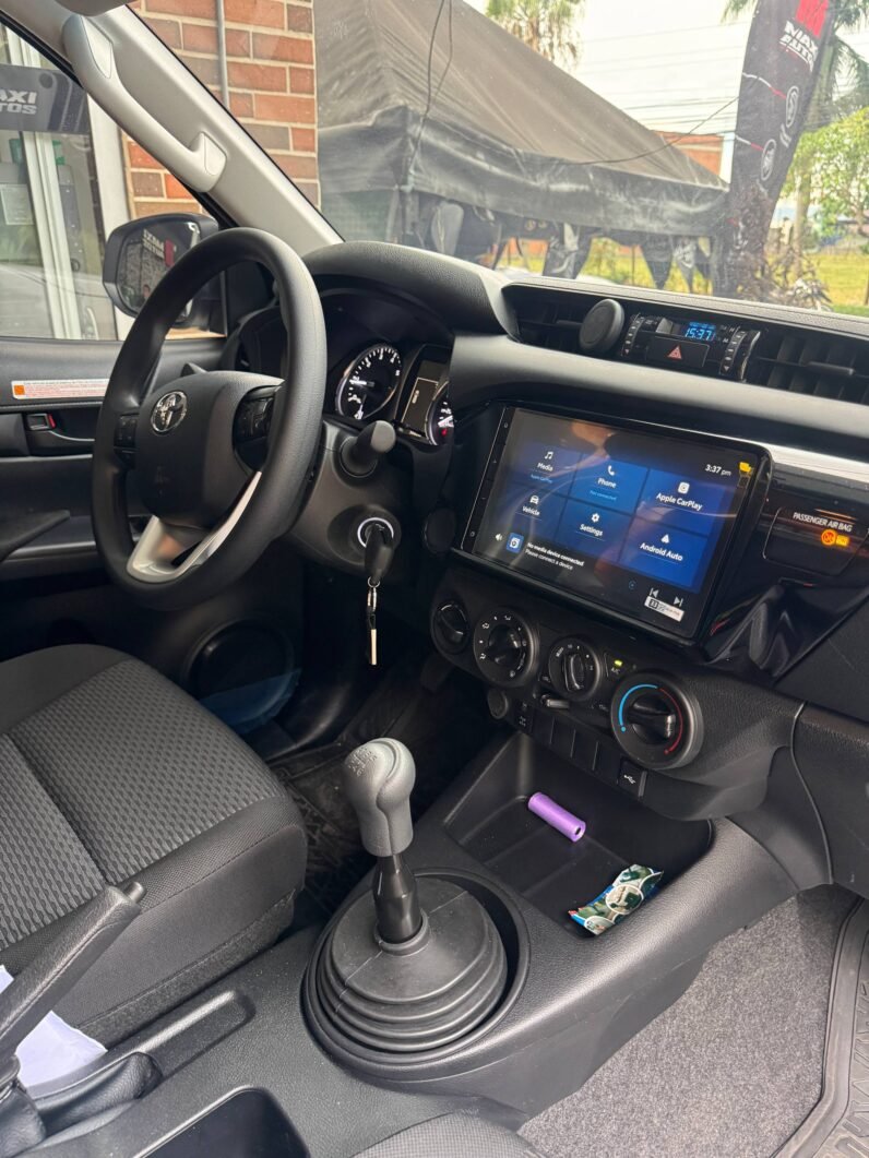 
								TOYOTA HILUX ESTACAS 2.4 MT 4X4 DIÉSEL full									