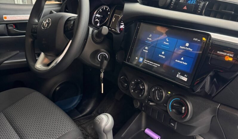 
								TOYOTA HILUX ESTACAS 2.4 MT 4X4 DIÉSEL full									