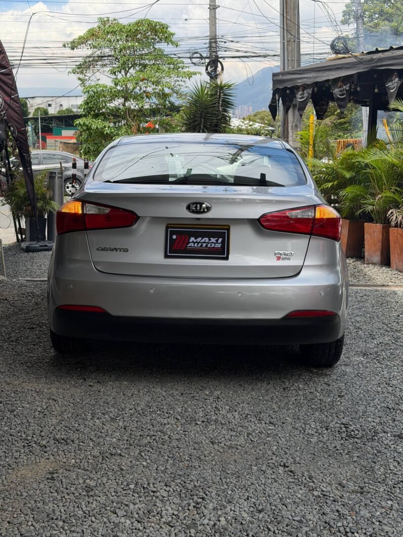 
								KIA CERATO PRO EX 1.6 AT full									