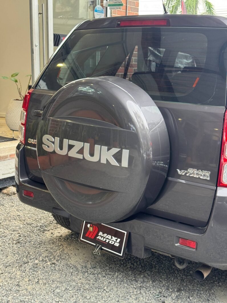 
								SUZUKI GRAND VITARA AT 2.4 4X4 full									