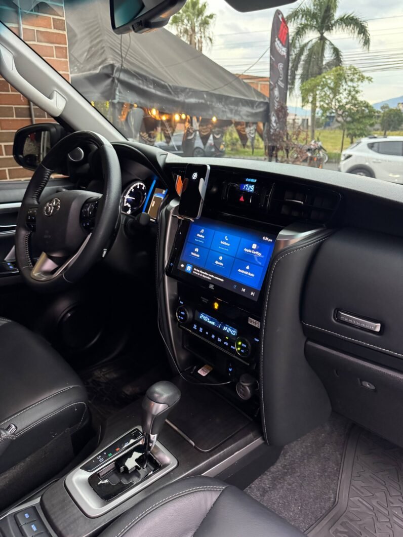 
								TOYOTA FORTUNER SRV 2.8 DIÉSEL 4X2 full									