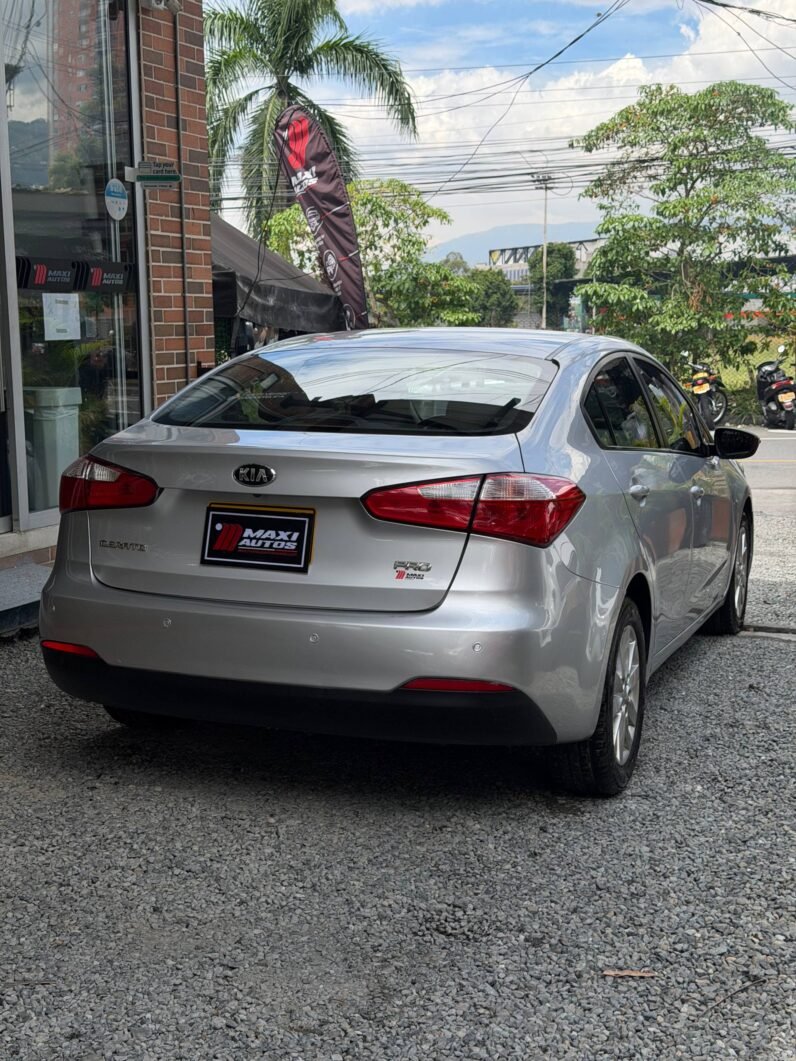 
								KIA CERATO PRO EX 1.6 AT full									