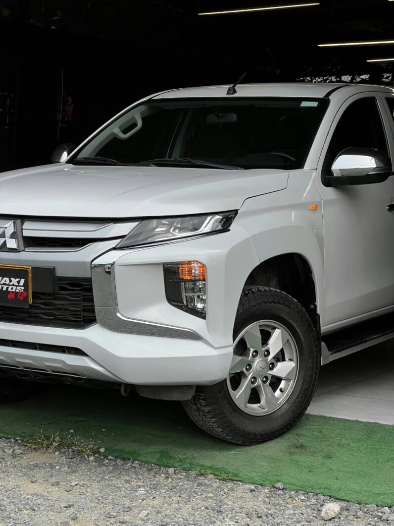 
								MITSUBISHI L 200 TRITON MT DIESEL 4X4 full									