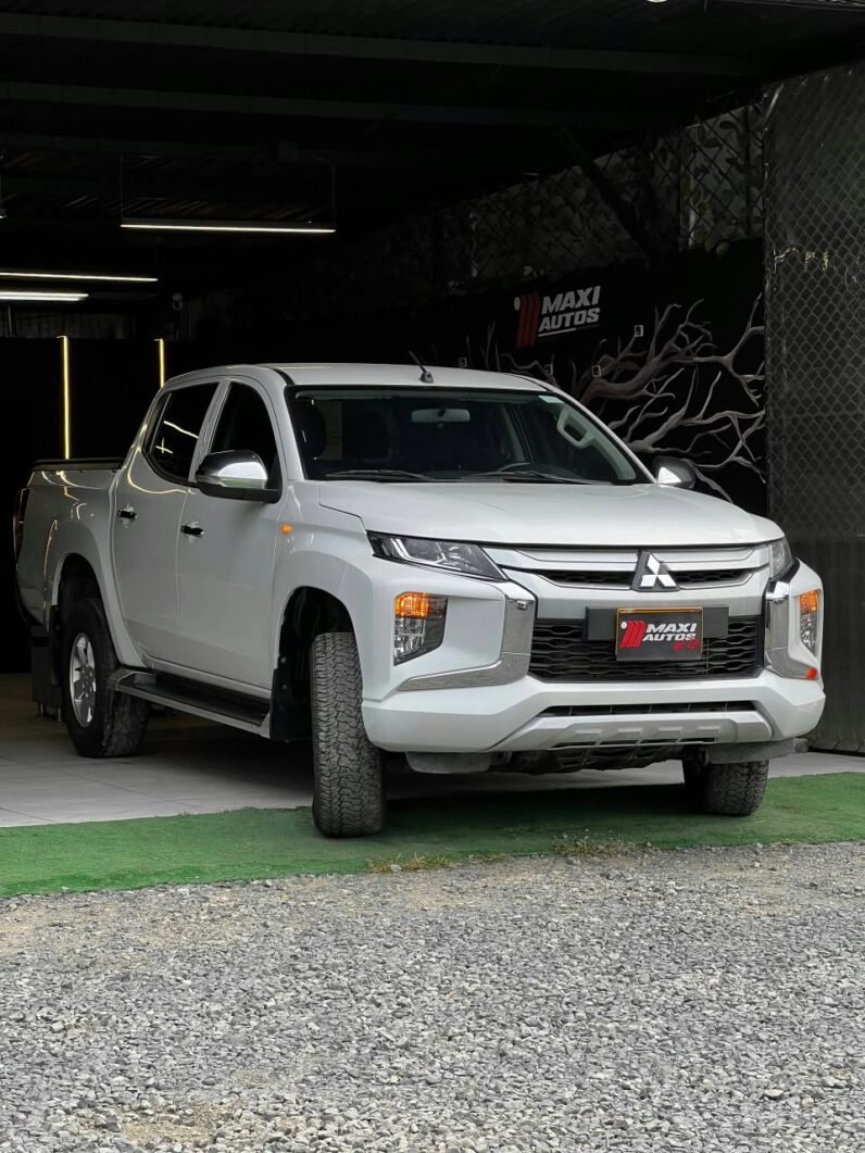 
								MITSUBISHI L 200 TRITON MT DIESEL 4X4 full									