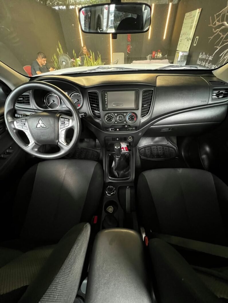 
								MITSUBISHI L 200 TRITON MT DIESEL 4X4 full									