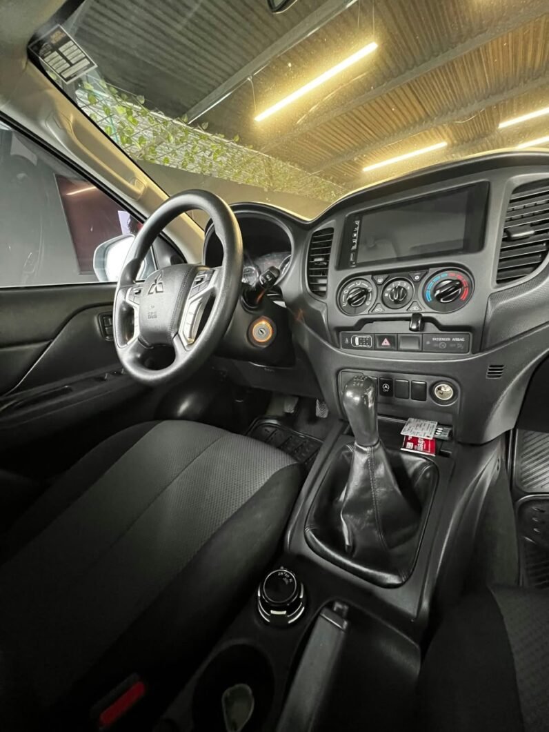 
								MITSUBISHI L 200 TRITON MT DIESEL 4X4 full									