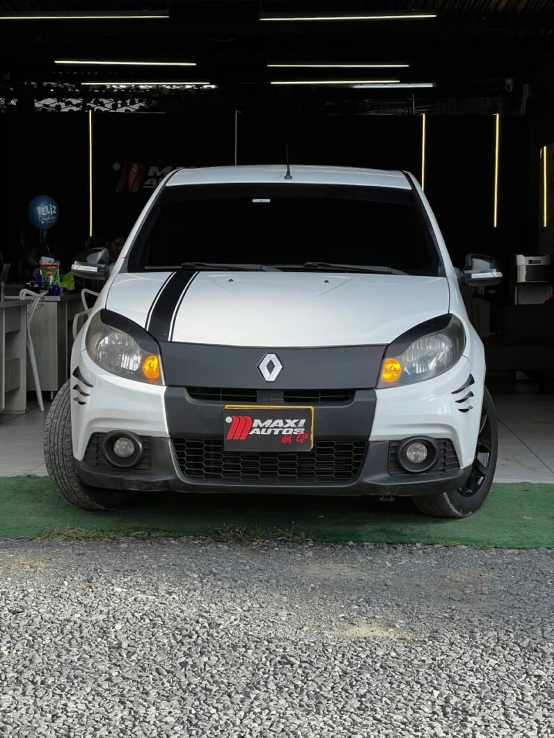 
								RENAULT SANDERO GT LINE 1.6 MT full									