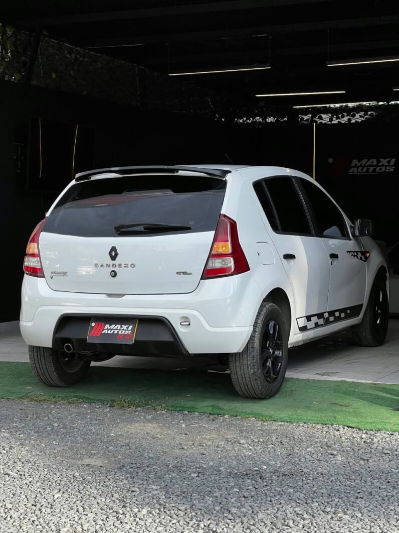 
								RENAULT SANDERO GT LINE 1.6 MT full									