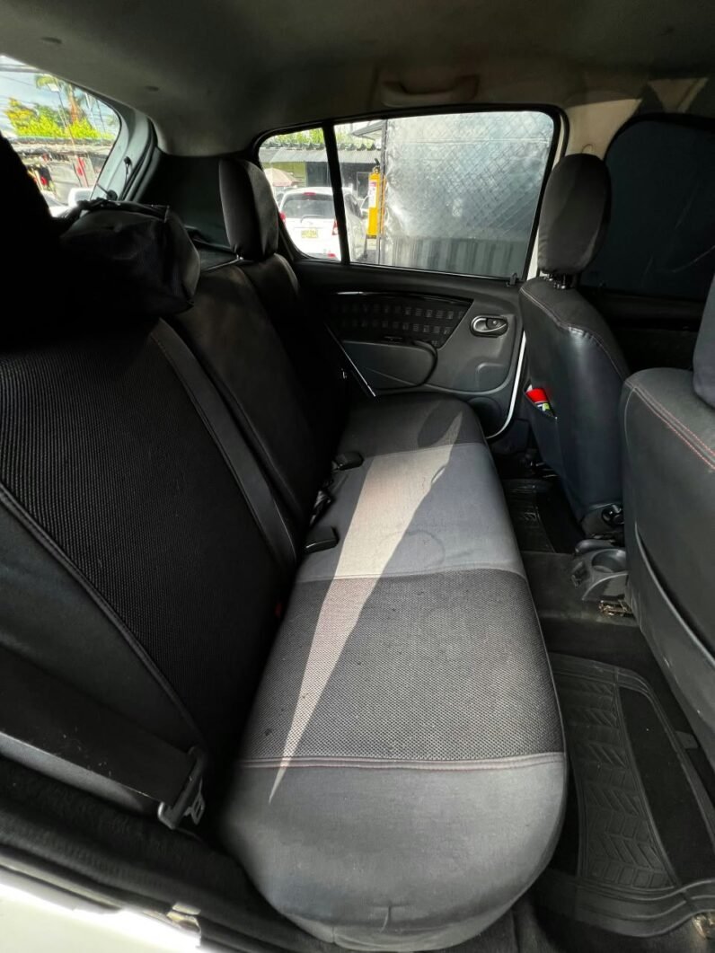 
								RENAULT SANDERO GT LINE 1.6 MT full									