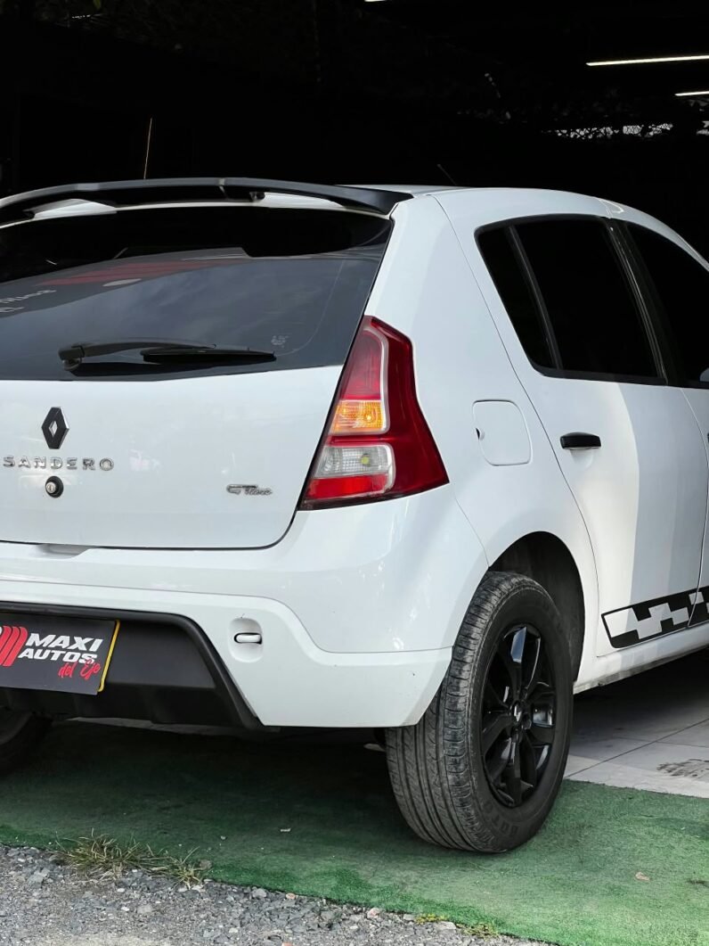 
								RENAULT SANDERO GT LINE 1.6 MT full									