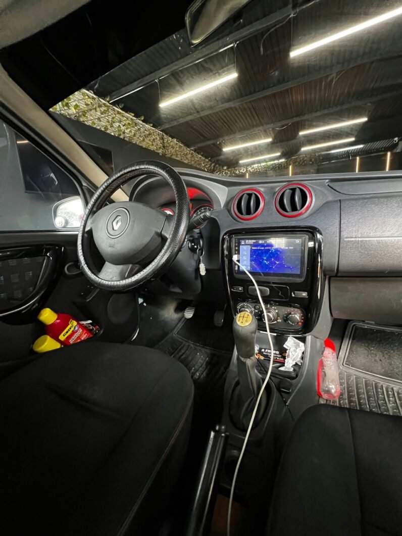 
								RENAULT SANDERO GT LINE 1.6 MT full									
