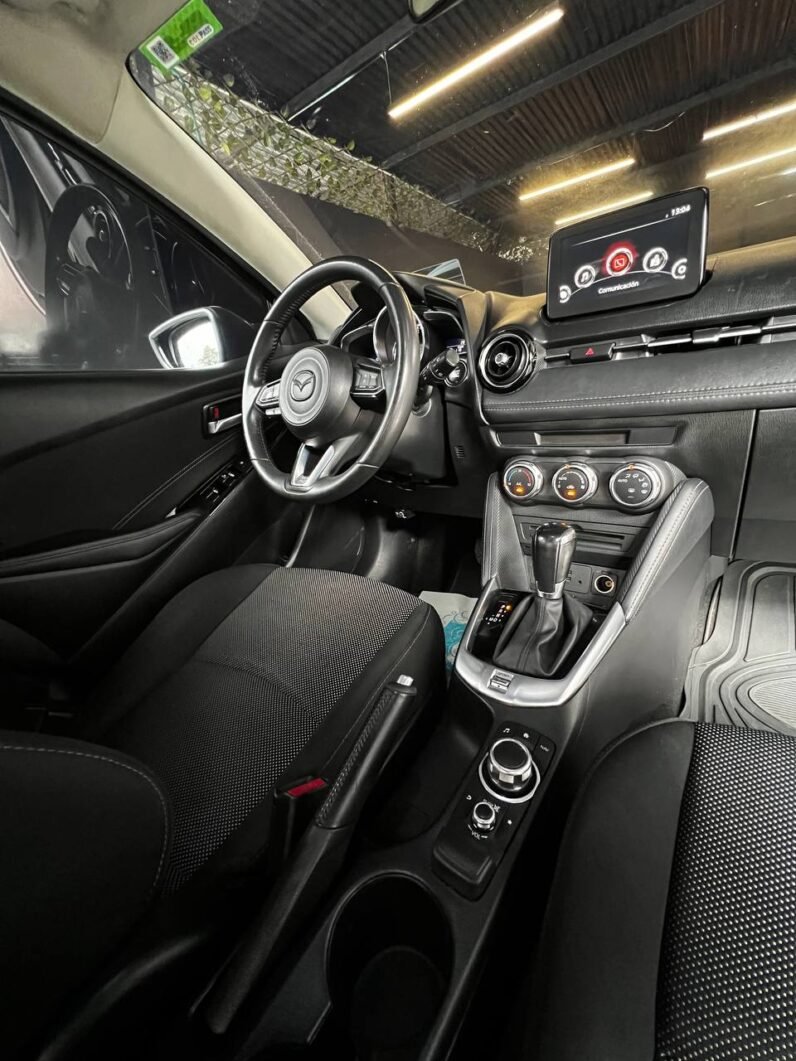 
								MAZDA 2 GRAND TOURING 1.5 MT full									