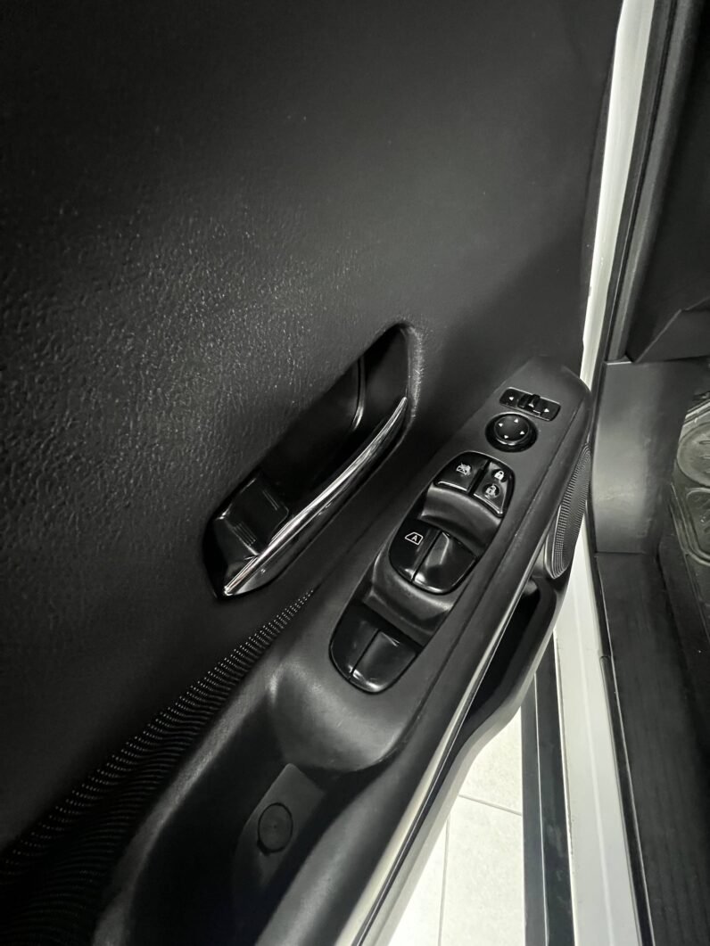 
								NISSAN KICKS ADVANCE 1.6L AT full									
