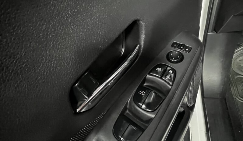 
								NISSAN KICKS ADVANCE 1.6L AT full									