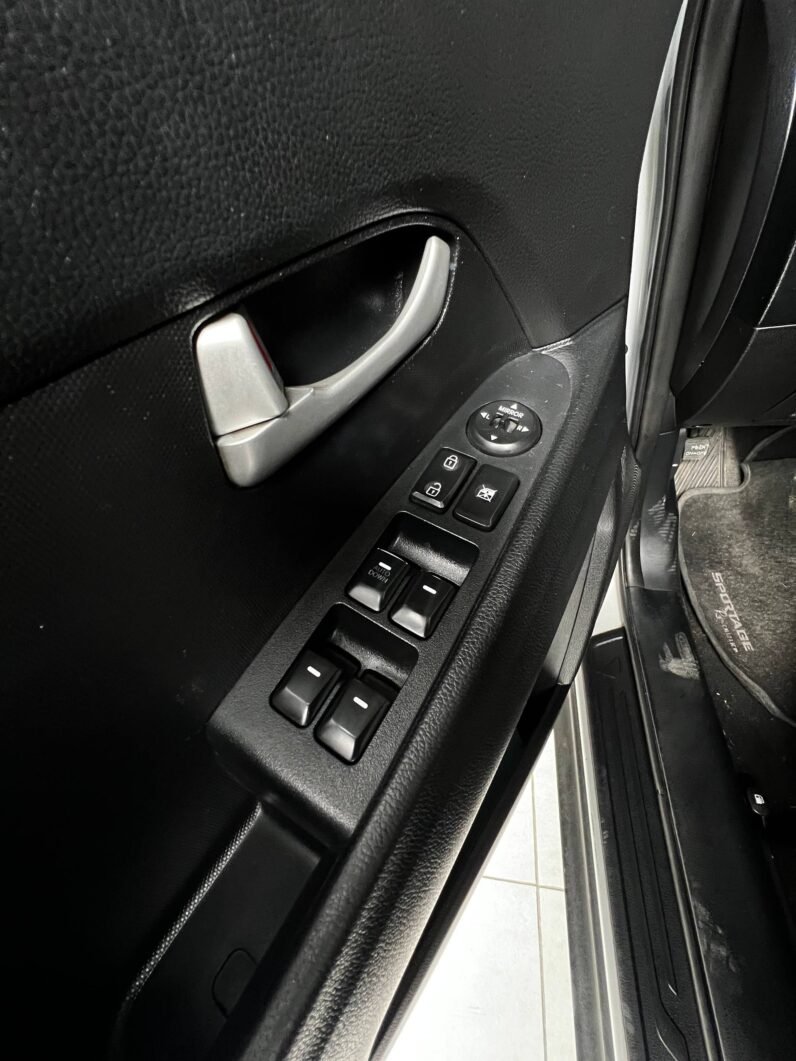 
								KIA NEW SPORTAGE LX DIESEL 2.0 AT 4X4 full									
