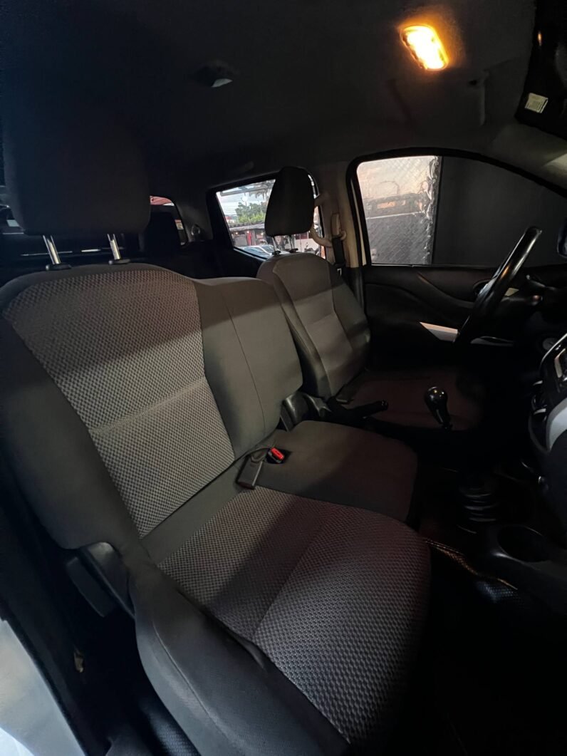 
								NISSAN FRONTIER NP300 2.5 DIESEL  MT 4X4 full									