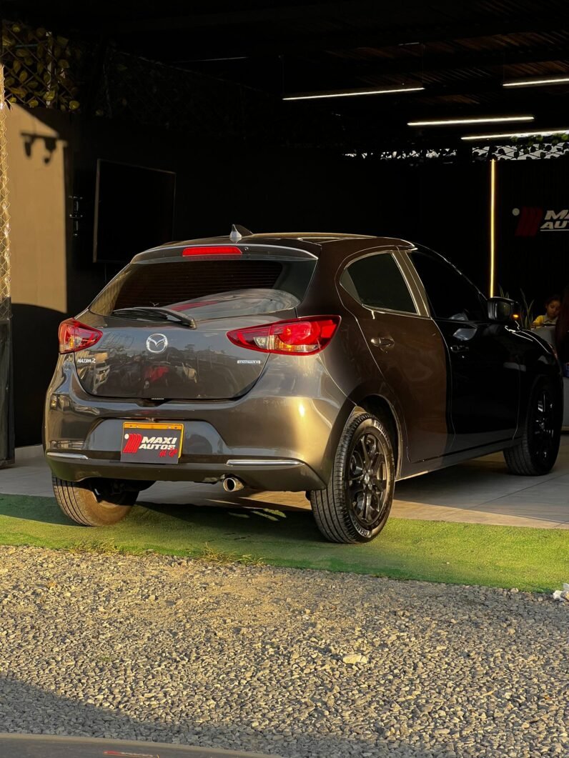 
								MAZDA 2 GRAND TOURING LX 1.5 AT full									