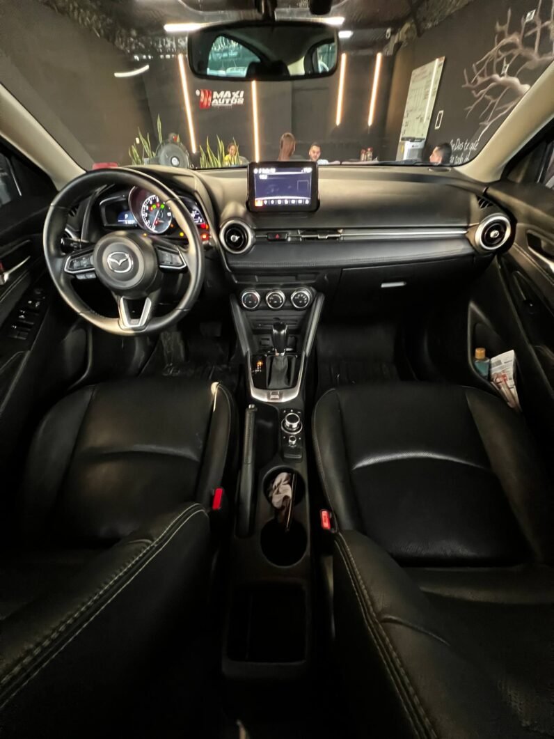 
								MAZDA 2 GRAND TOURING LX 1.5 AT full									
