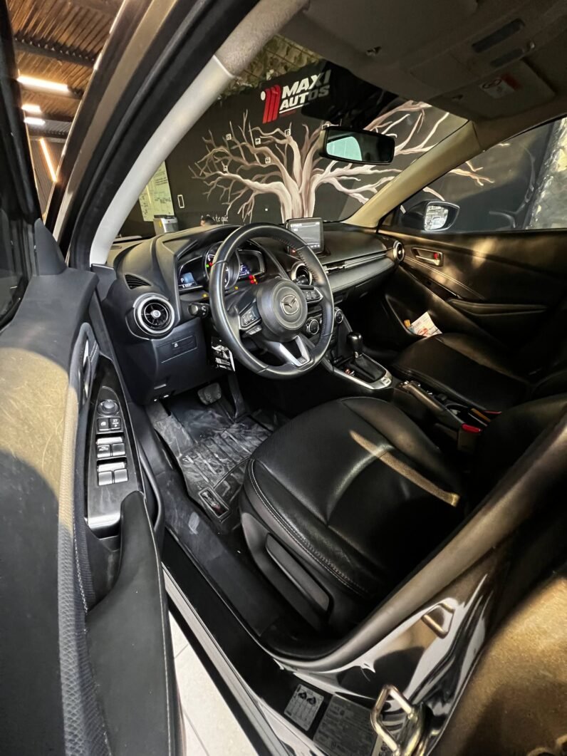 
								MAZDA 2 GRAND TOURING LX 1.5 AT full									