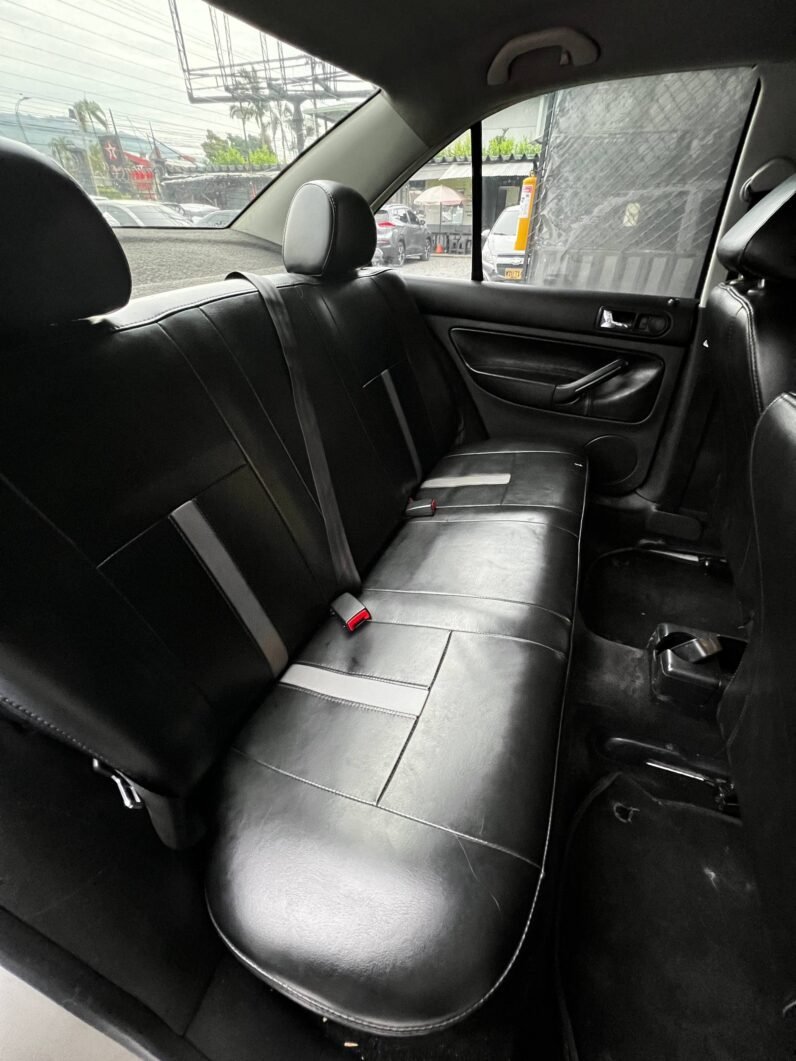 
								VOLKSWAGEN JETTA CLASSIC EUROPA MT 2.0 full									