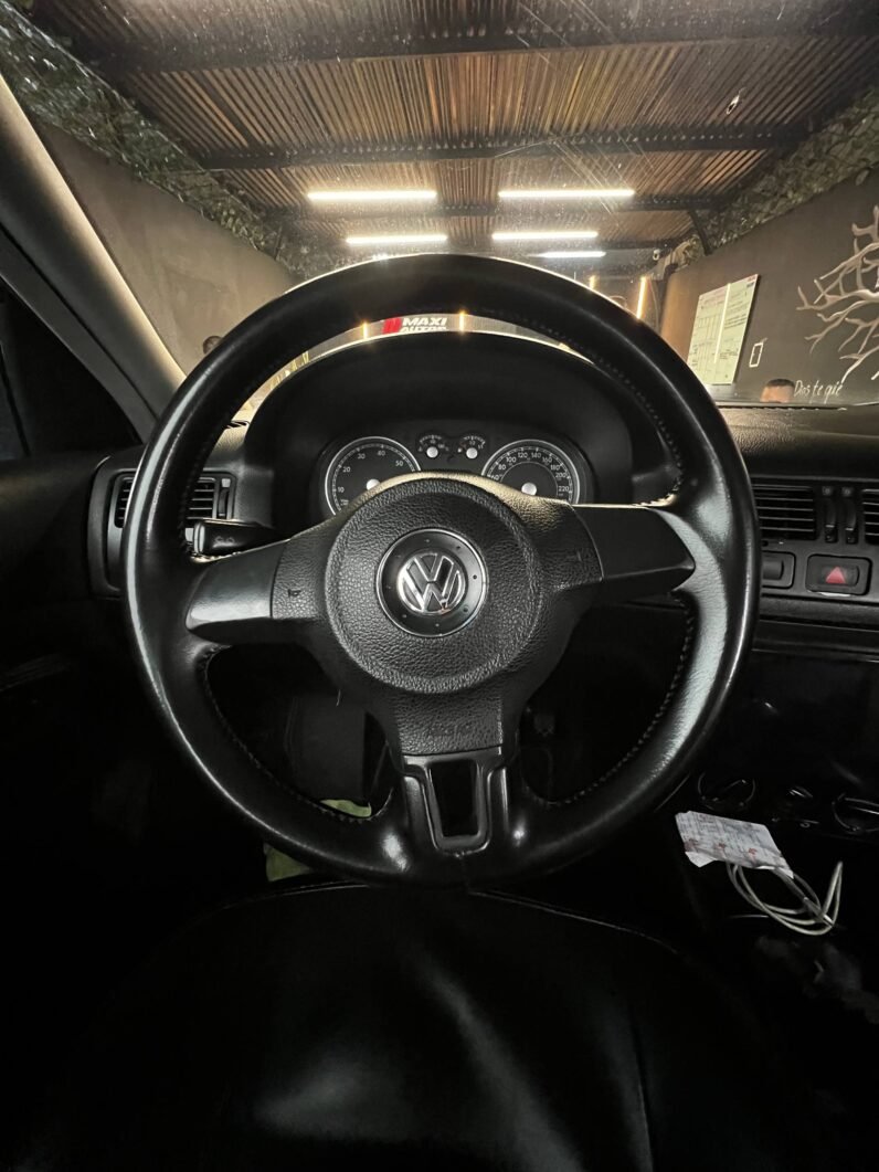 
								VOLKSWAGEN JETTA CLASSIC EUROPA MT 2.0 full									