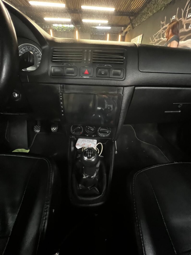 
								VOLKSWAGEN JETTA CLASSIC EUROPA MT 2.0 full									
