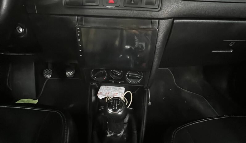 
								VOLKSWAGEN JETTA CLASSIC EUROPA MT 2.0 full									