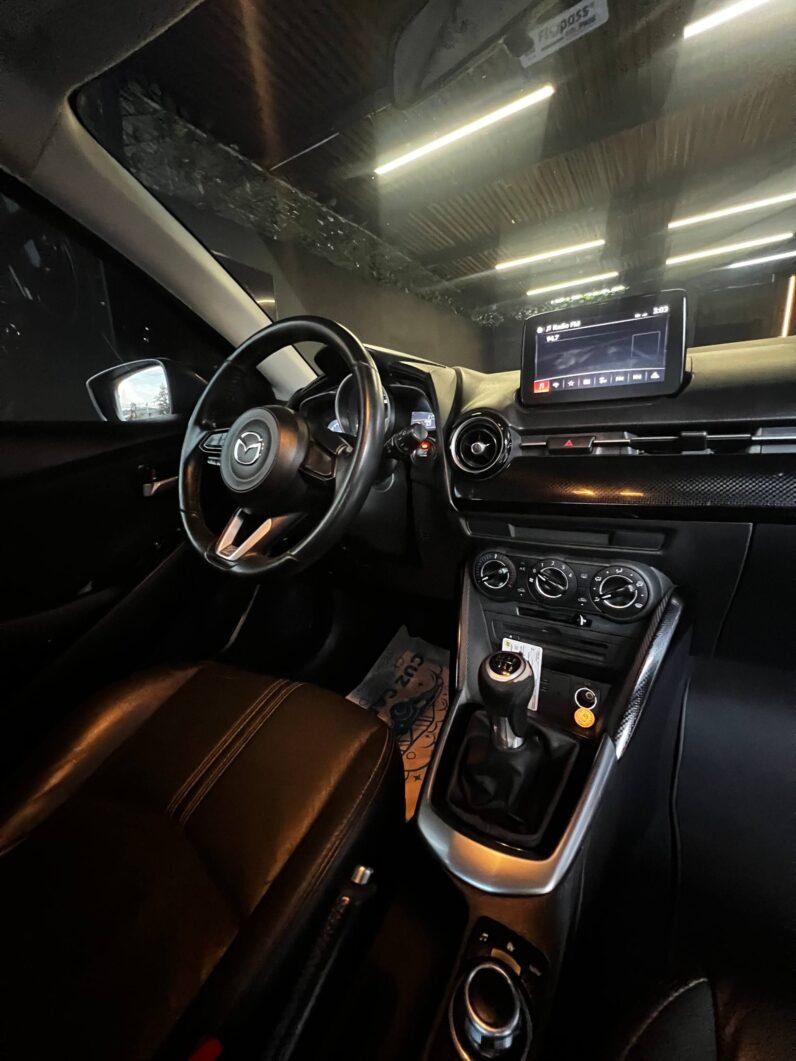 
								MAZDA 2 TOURING MT full									