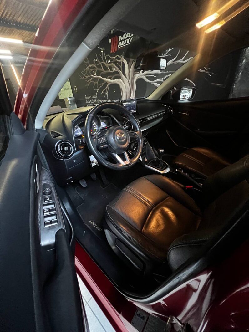 
								MAZDA 2 TOURING MT full									