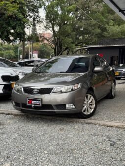 KIA CERATO FORTE 1.6L AT