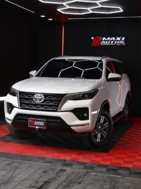 TOYOTA FORTUNER SR 2.4 AT DIESEL 4X2
