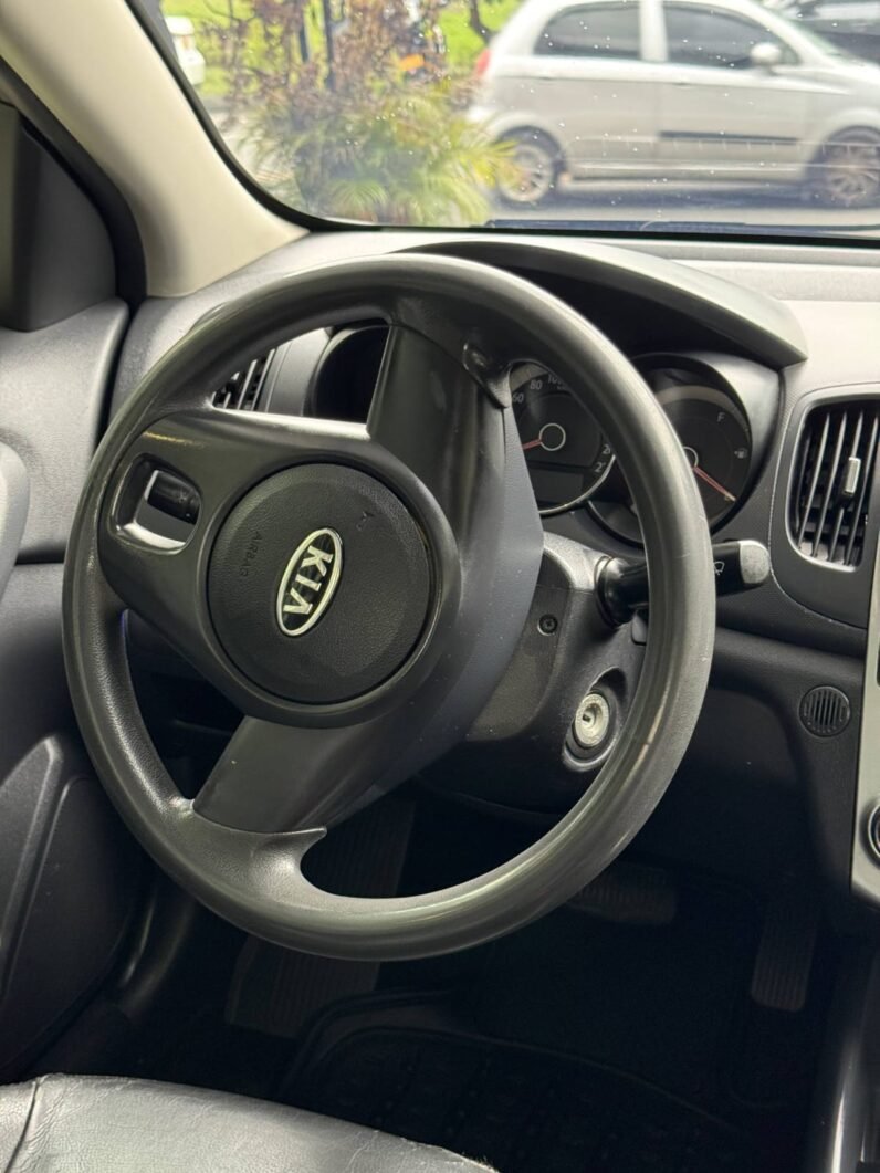 
								KIA CERATO FORTE 1.6L AT full									