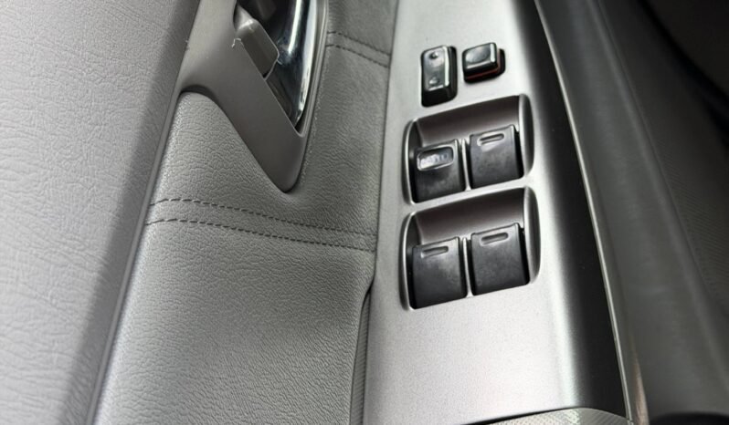
								TOYOTA HILUX 3.0 AT DIESEL 4X4 full									