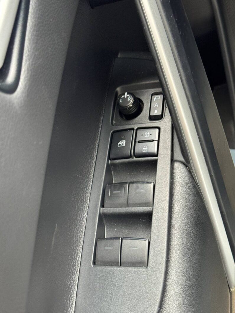 
								TOYOTA COROLLA CROSS XEI HYBRID 1.8 AT full									