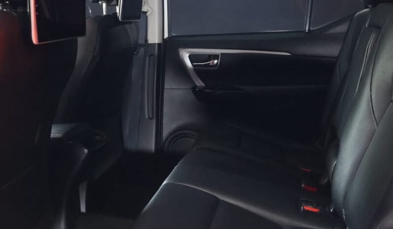 
								TOYOTA FORTUNER SR 2.4 AT DIESEL 4X2 full									