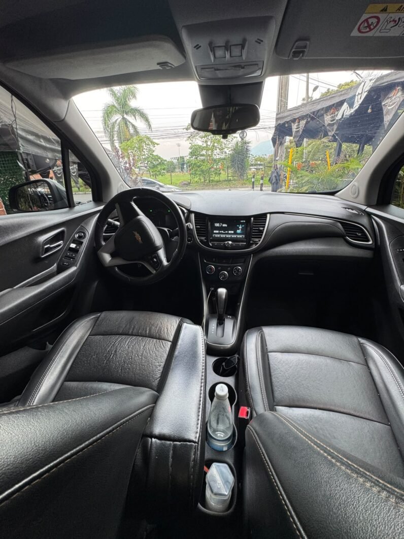 
								CHEVROLET TRACKER PREMIER 1.8 AT full									