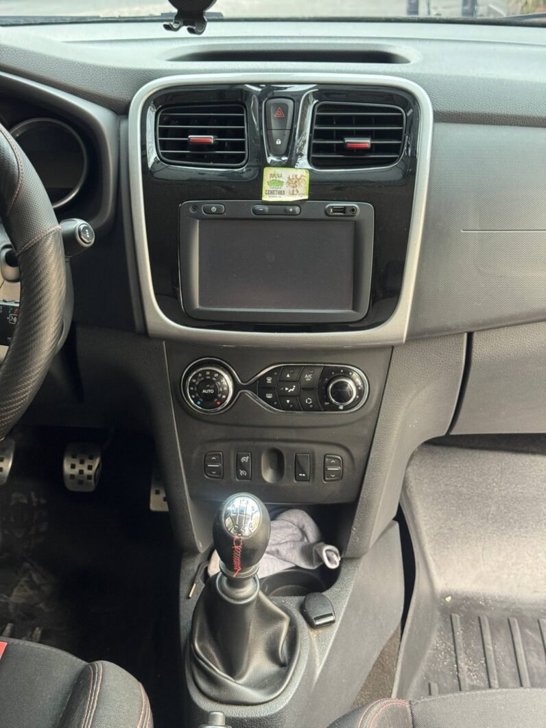 
								RENAULT SANDERO RS MT 2.0 full									