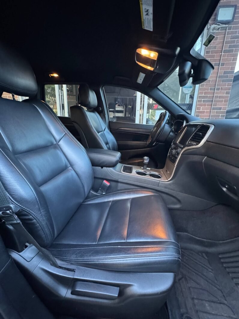 
								JEEP GRAND CHEROKEE LAREDO 3.6L AT 4X4 full									
