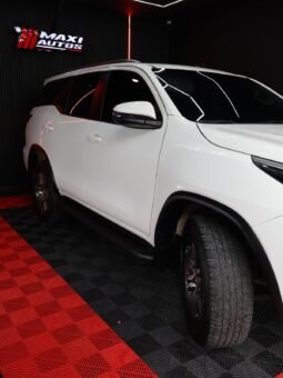 
										TOYOTA FORTUNER SR 2.4 AT DIESEL 4X2 full									