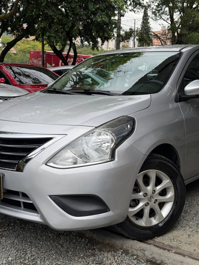 
								NISSAN VERSA SENSE MT 1.6 full									
