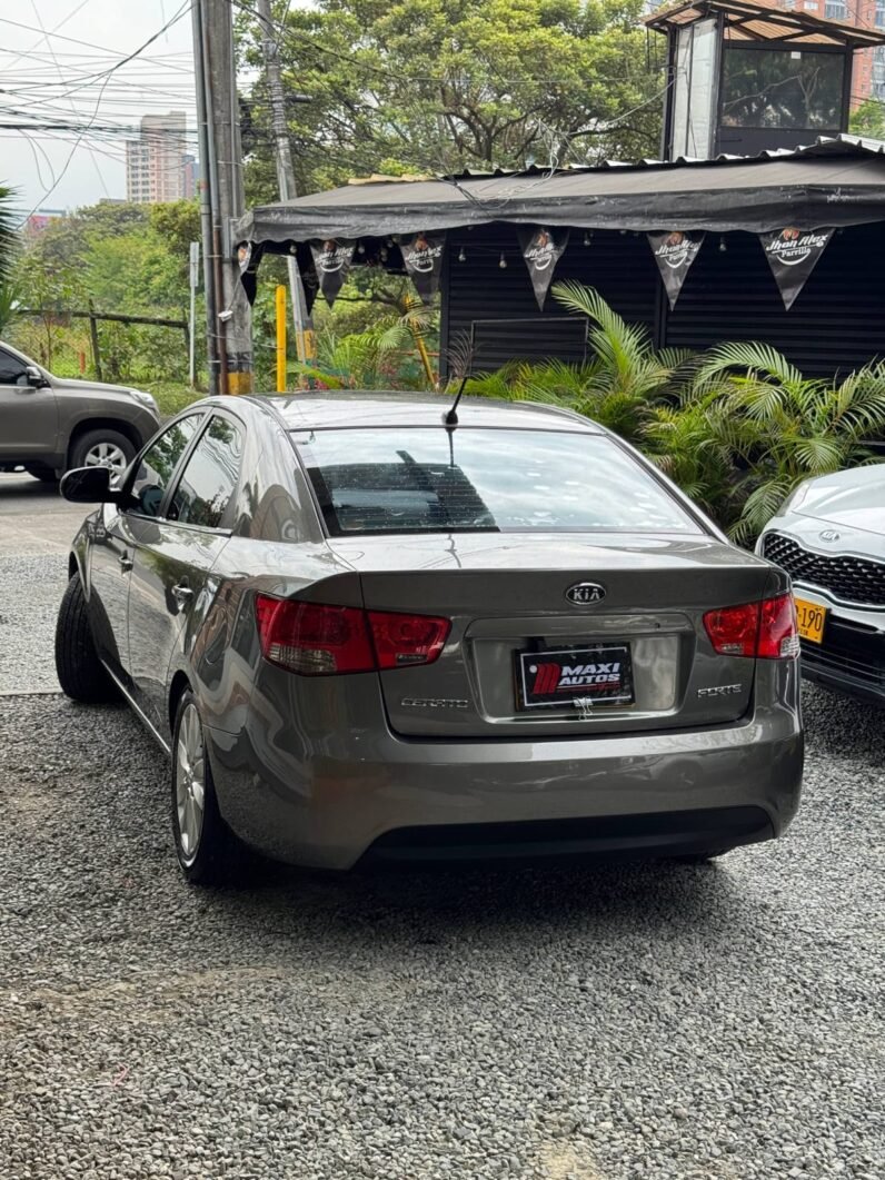 
								KIA CERATO FORTE 1.6L AT full									