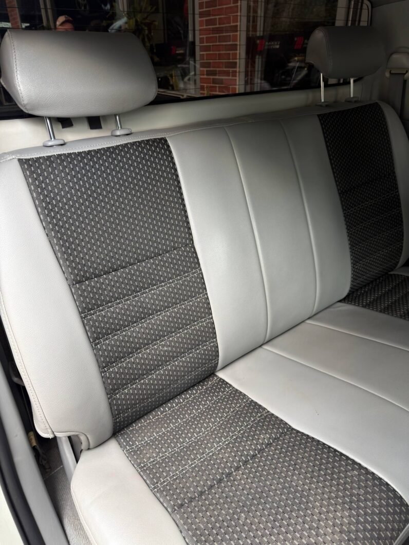 
								TOYOTA HILUX 3.0 AT DIESEL 4X4 full									